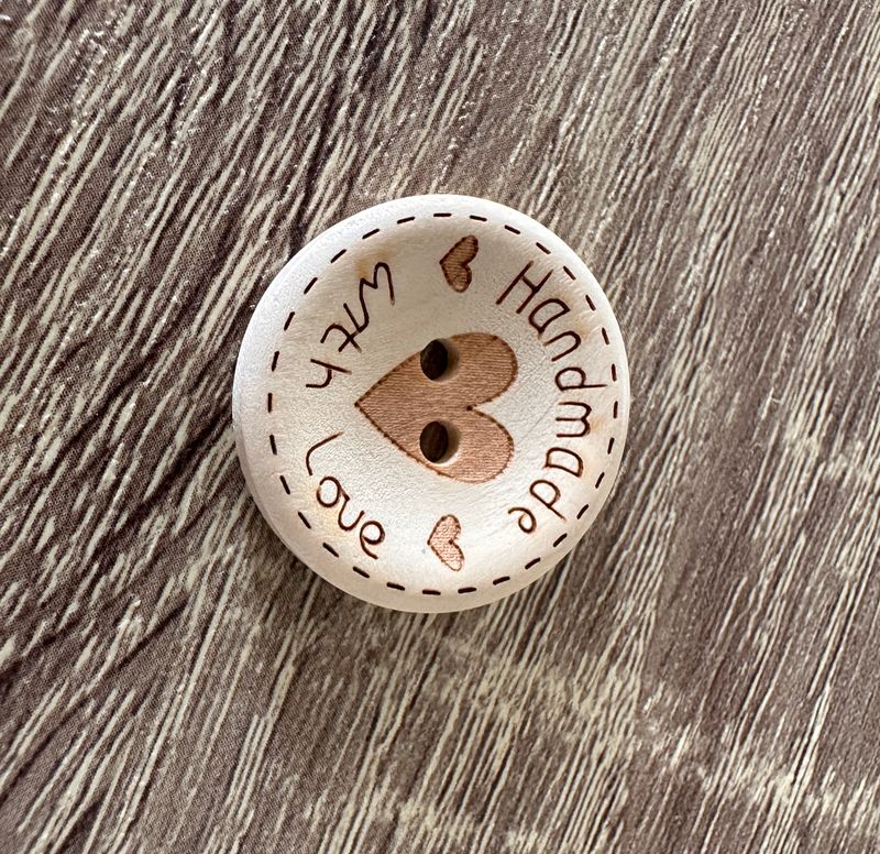 Knapp Handmade  med hjerte 20mm