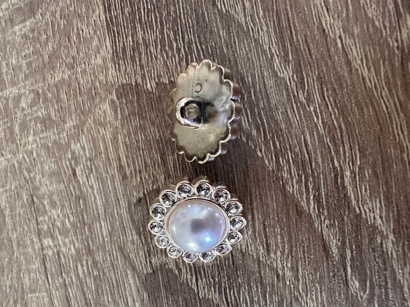 Knapp med strass og «perle» 2 cm
