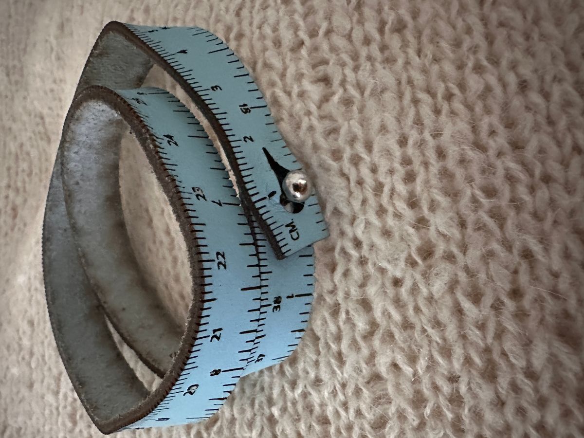 Målebånd armbånd skinn Lyseblå